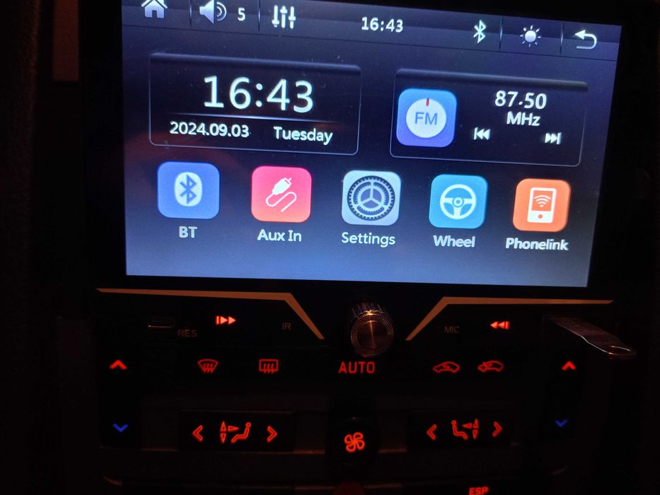 Мултимедия за автомобил с блутут навигация и много екстри