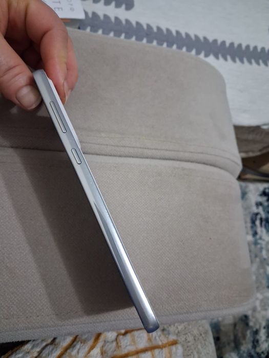 Самсунг А73 в отлчином состоянии