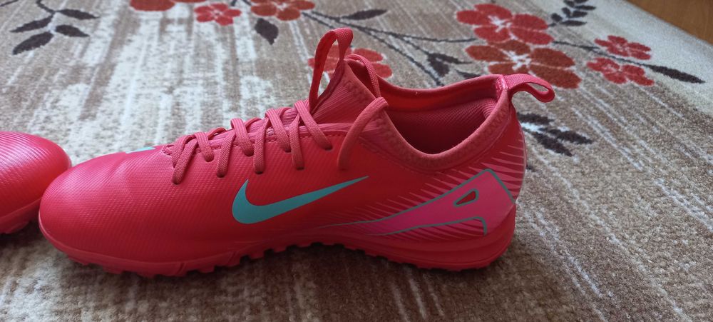 Nike JR Zoom Vapor 16 – Детски футболни обувки – Отлично състояние