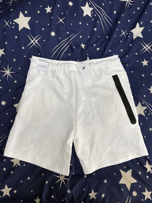Vand pantaloni scurti nike tech