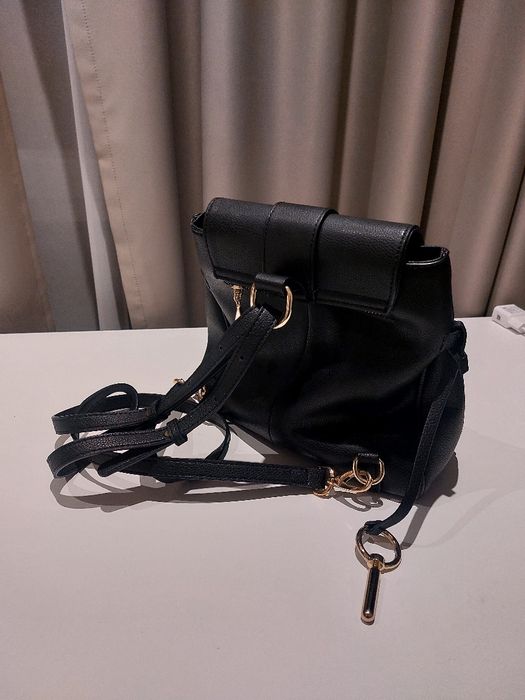 Кожена черна раничка