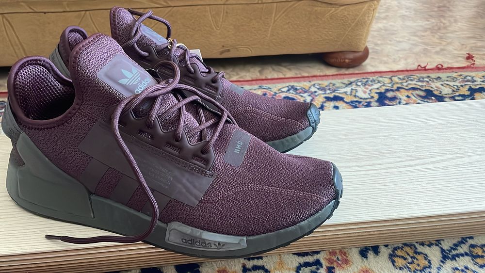 Продам кроссовки Adidas