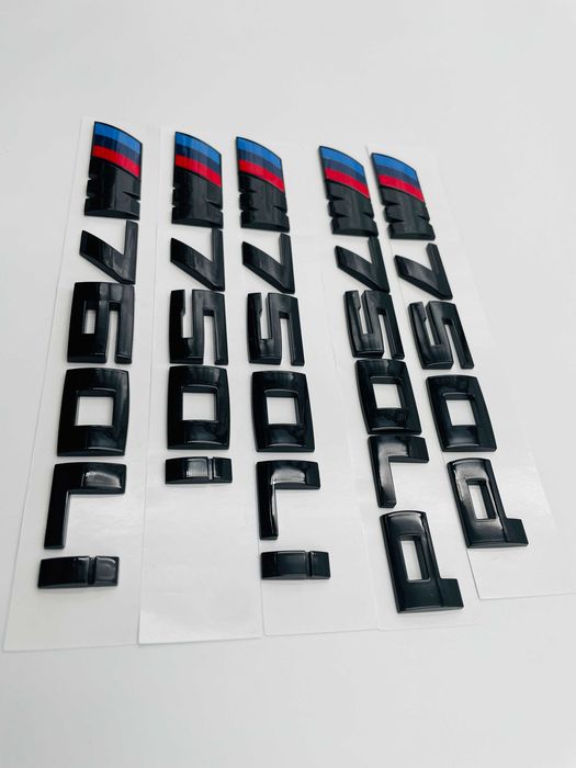 Emblema compatibila BMW M750d