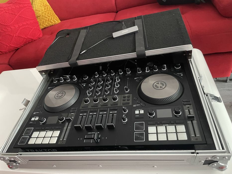 Consola DJ Traktor S4 mk3