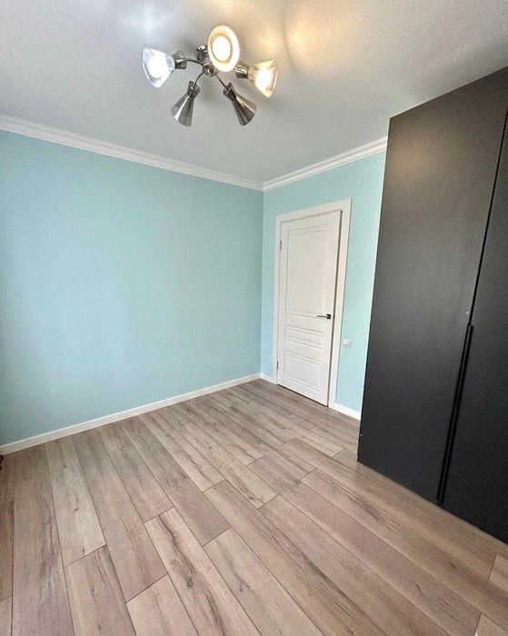 Продаётся 4х комн квартира