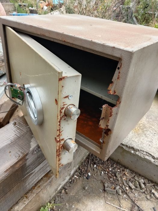 Продам сейф сейф