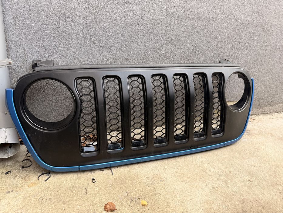 Решетка Jeep Wrangler 2023