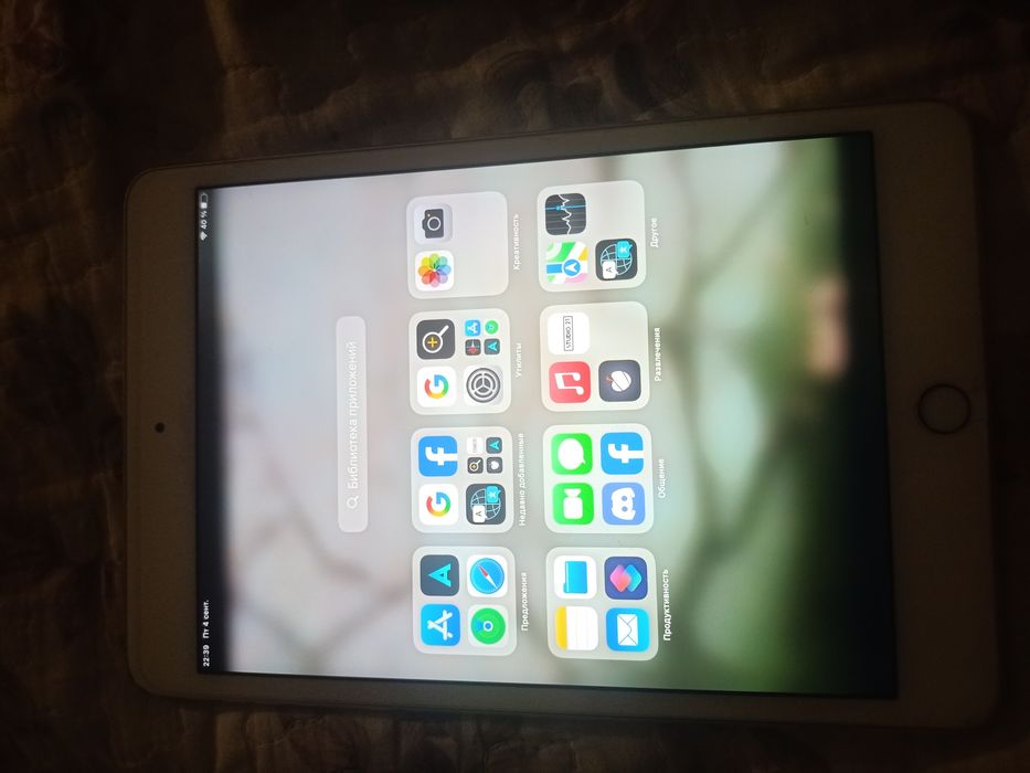 Продам iPad mini 4