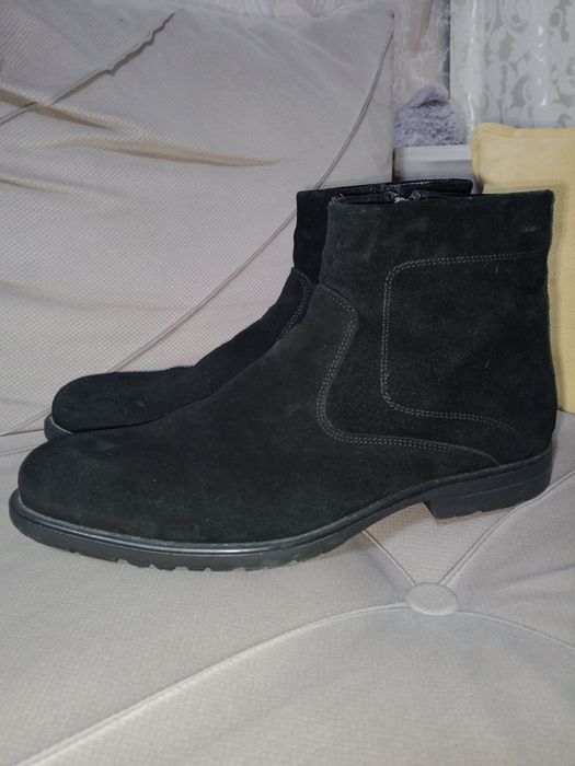 Продам зимние ботинки