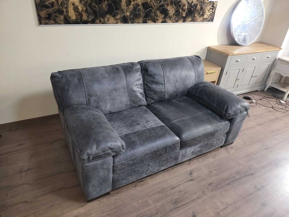 Сив кожен диван двойка - телешки бокс