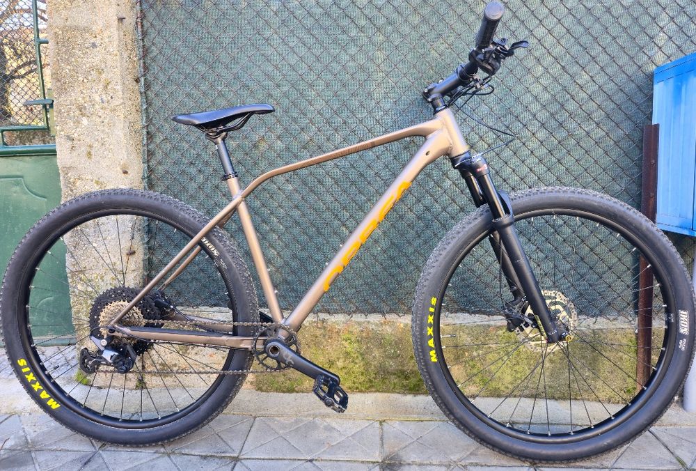 Orbea Alma 29 цола 1x12 Deore Въздушна вилка XCR  на проходни оси L ра
