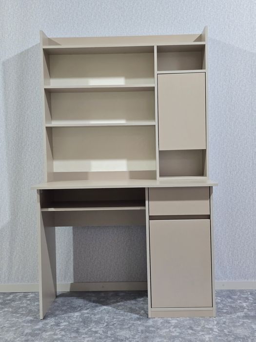 Yozuv stoli - Письменный стол