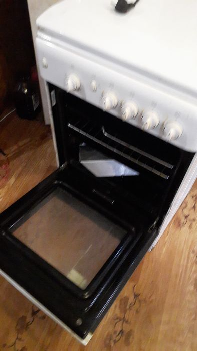 Продаю газовую плиту 4-х комфорочную "Дарина"