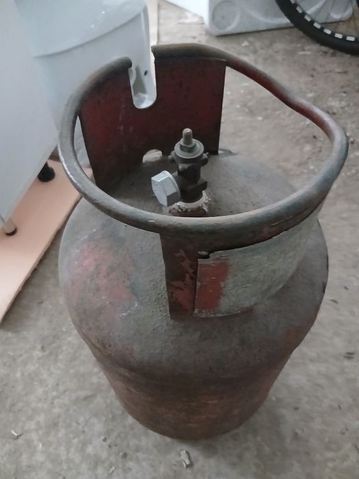 Продам газ баллон с винтелом