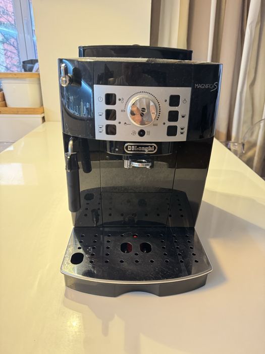 Espressor DeLonghi Magnifica S, 15 bar, 1.8 l, Negru