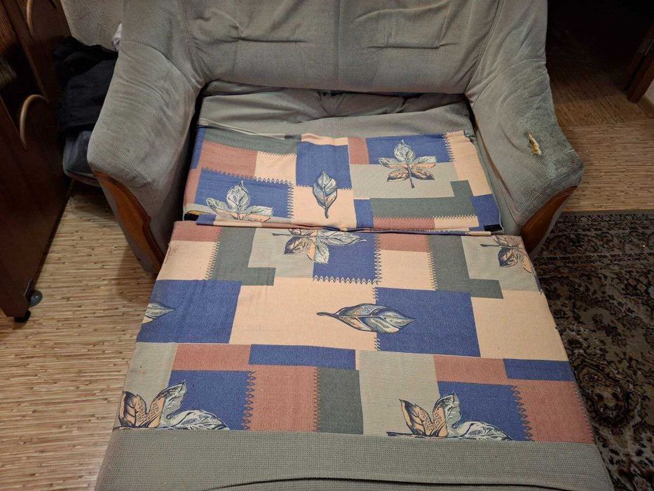 Старый раскладной диван