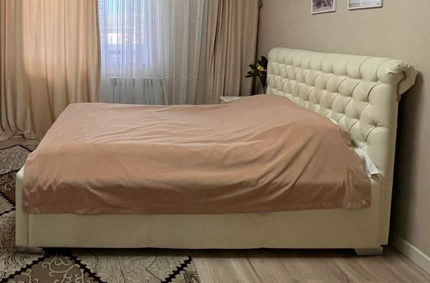 Двуспальная кровать