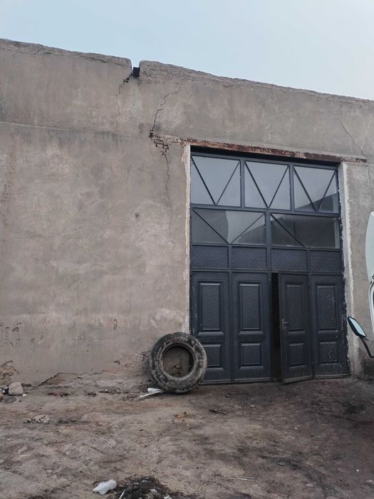 Noturar bino sotiladi