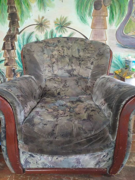 Продается диван и два кресла  Б/у