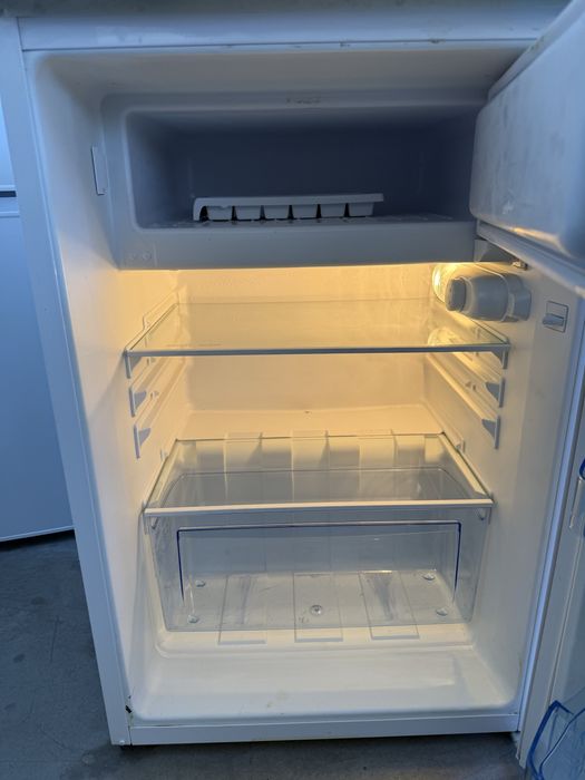 Фризер Vestfrost A+ и Хладилник със камера