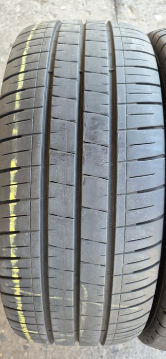 2 anvelope vara Vredestein 225/55/17C,dot 2023.Pretul este pe bucata.