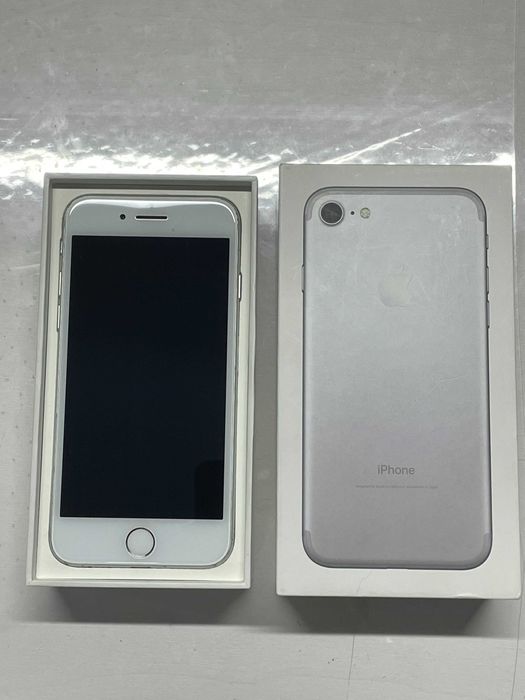 Iphone 7 32 GB Silver С кутия