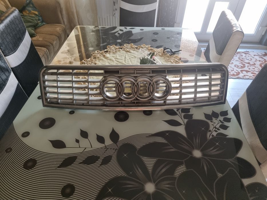 Grilă capotă audi a6