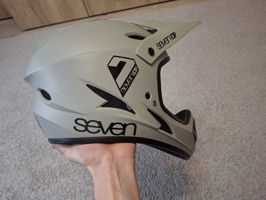 Casca downhill SEVEN
