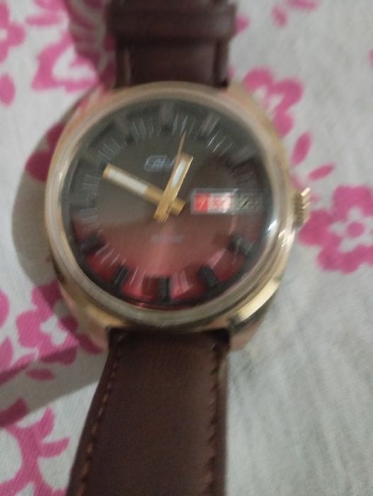 Продаю часы слава