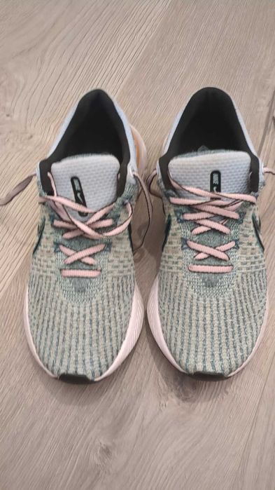 Vand adidasi alergare Nike flyKnit nr 38.