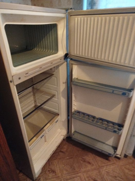 Холодильник двухкамерный