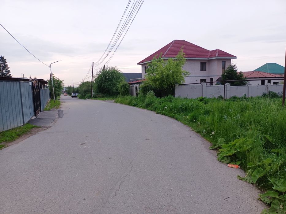 Центрде Угловой участок сатылады!