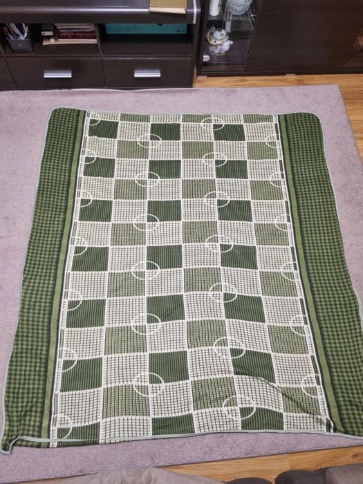 Пледы разных расцветок и размеров, б/у