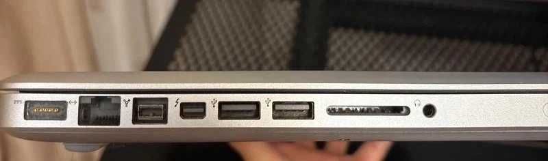 Macbook Pro 13” (Late 2011) / Apple Laptop
