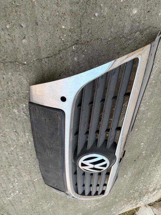 Grila radiator centrala vw passat b6 facelift 2009 model cu gauri pentru senzori