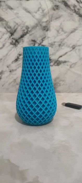 Декоративная ваза для цветов.