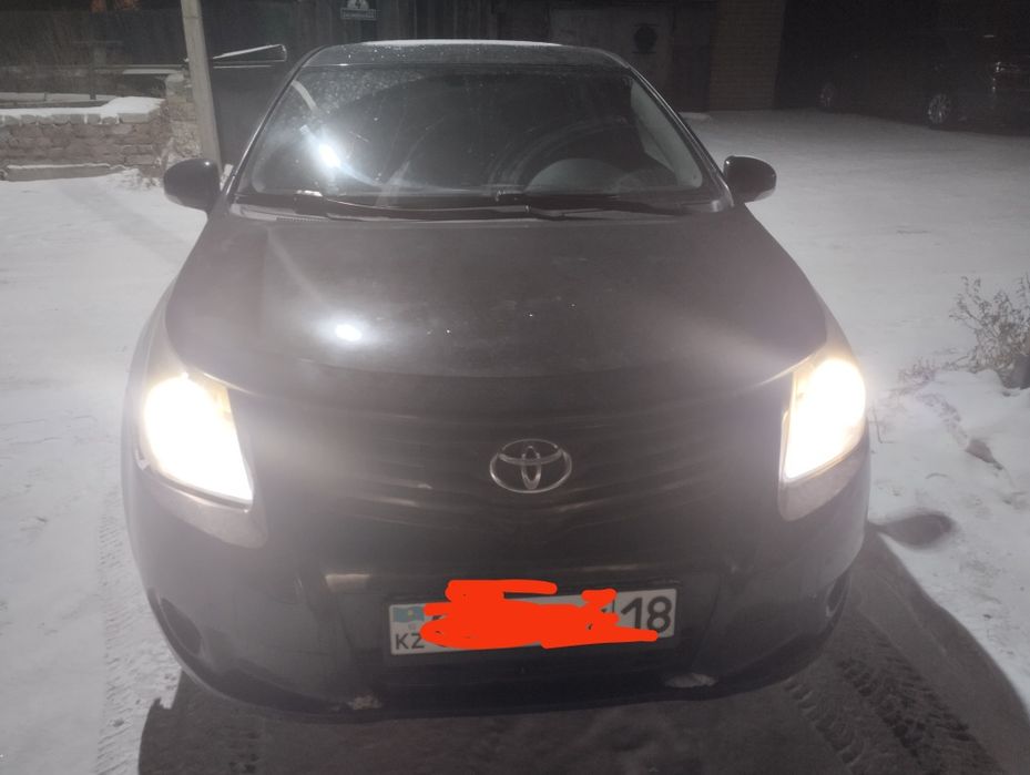 Таета Авенсис 2011г