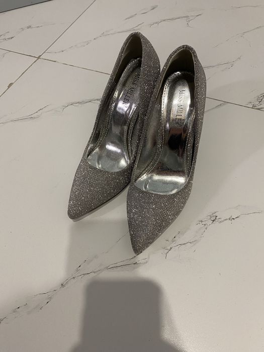 Продам женские туфли