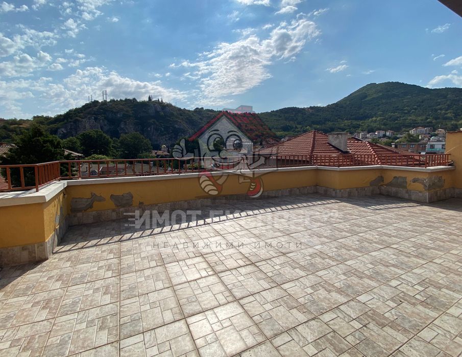 Самостоятелна къща, с гараж, партер, мансарда, панорамна гледка, ЦГЧ