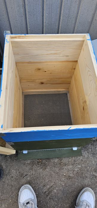 Stupi albine noi, complet echipati