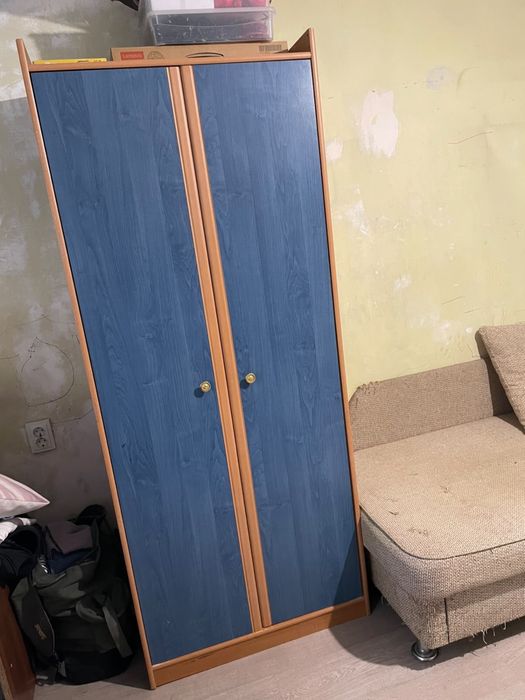 Продам шкафы,диван,комоды
