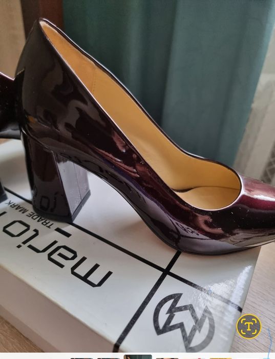 Женские лаковые туфли