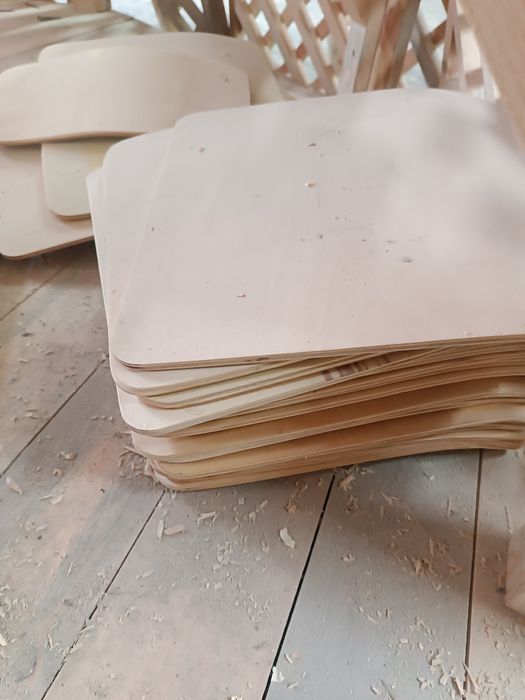 Школьные парты со стульями