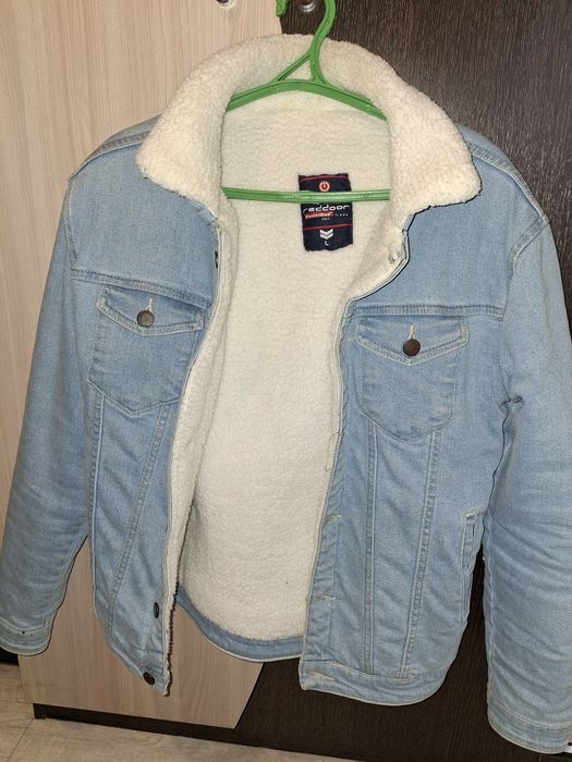 Продам джинсовую куртку б/у