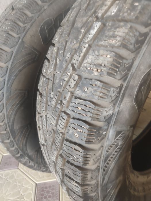 Срочно продам две шины на 215/70/16