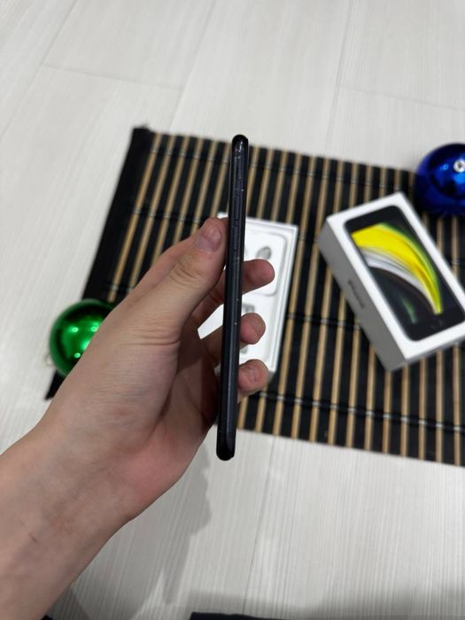 Продам айфон се iphone se