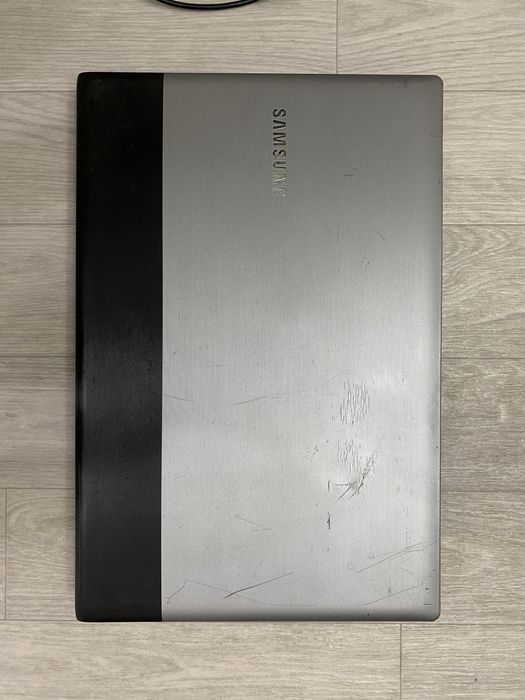 Ноутбук Samsung без акума
