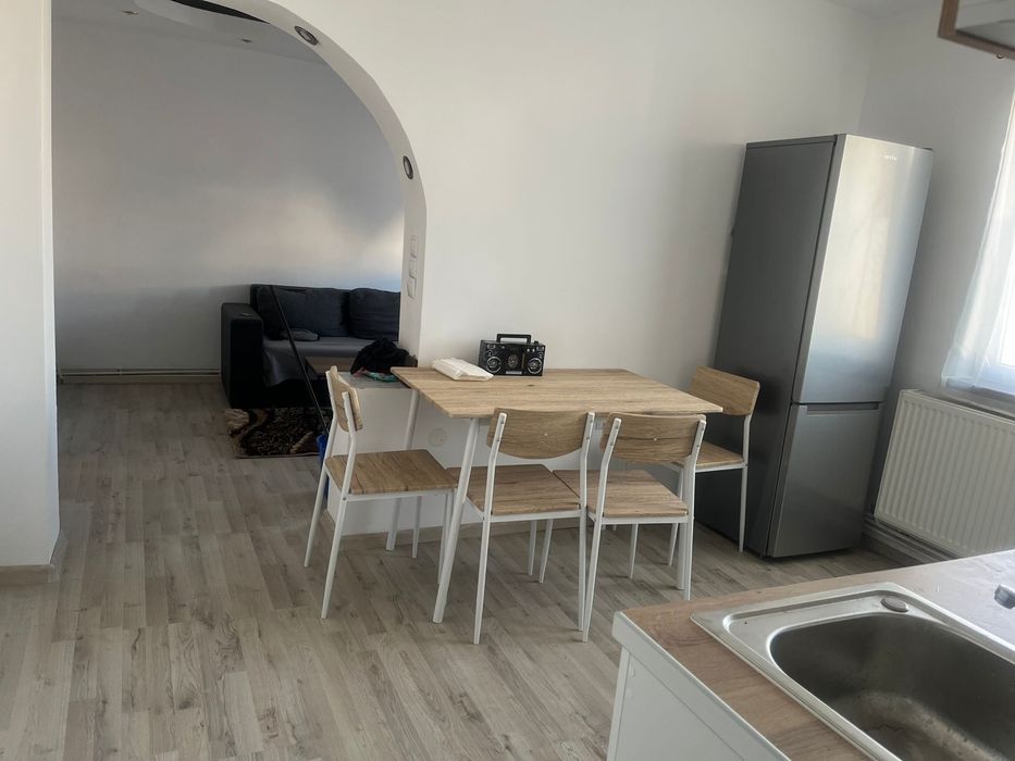 Inchiriez apartament cu 2 camere