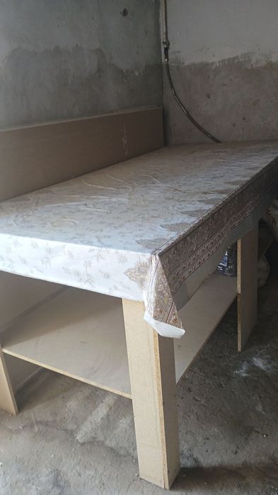 Stol sotiladi eni:95cm balandlik: 90cm uzunligi:2m