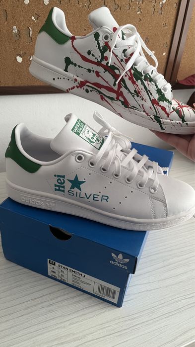 Pereche Adidas pictati manual de Graure, editie limitata
